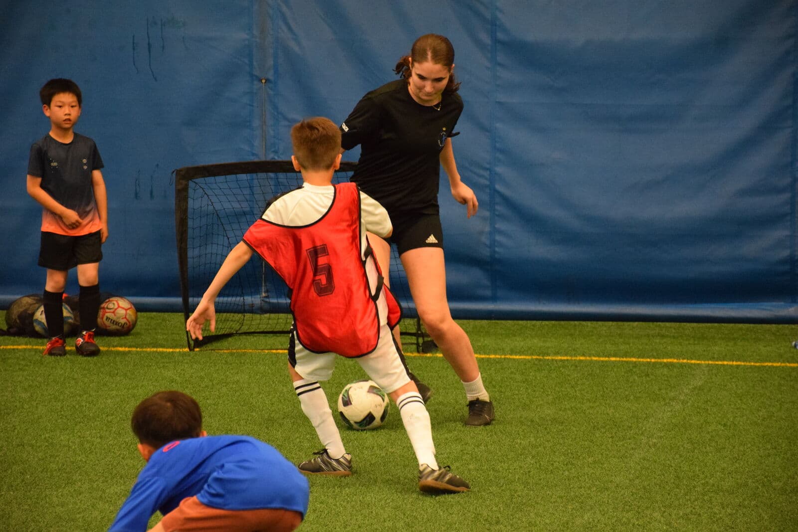 Players competing in a 1-on-1 duel during a small-group session.